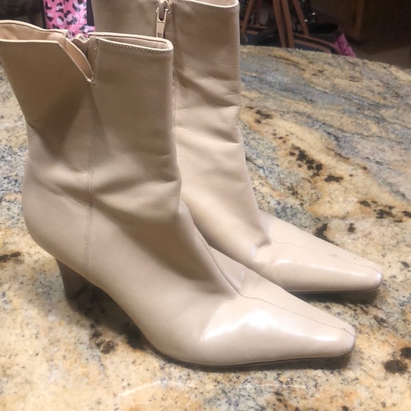 Gianni Bini Shoes - Gianni bini Gorgeous leather heel boots cream Gianni Bini Shoes - Gianni bini Gorgeous leather heel boots cream